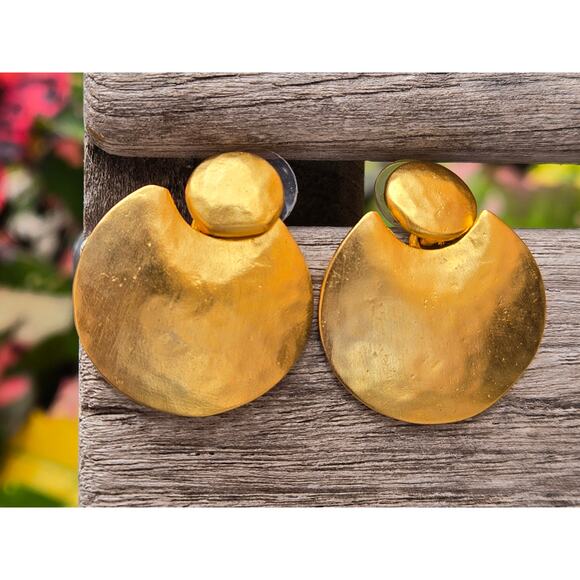 Vintage Kenneth Lane Gold Tone Hammered Disc Shaped Modernist Dangle Earrings - Picture 3 of 10